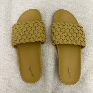 NWT - Universal Threads - Women's Sandals/Slides - Sz 7